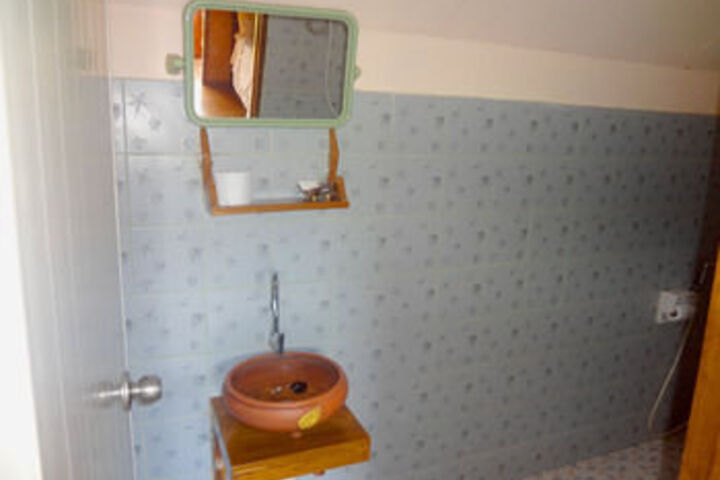 Room 8 of 27