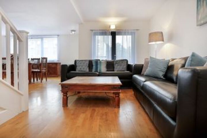 Spacious & Modern 3 Bedroom Apt Near Canary Wharf