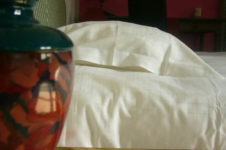 Room 13 of 18