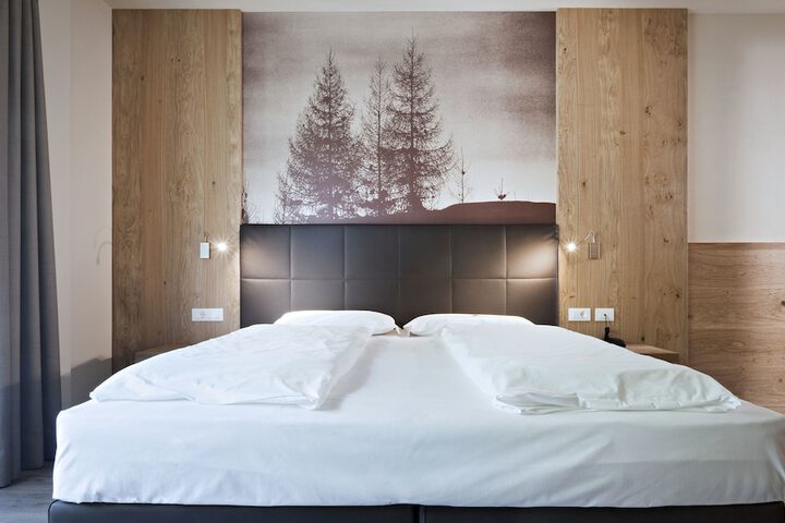 Room 16 of 105