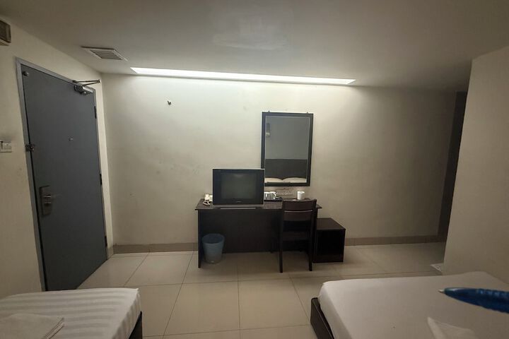 Room 25 of 54
