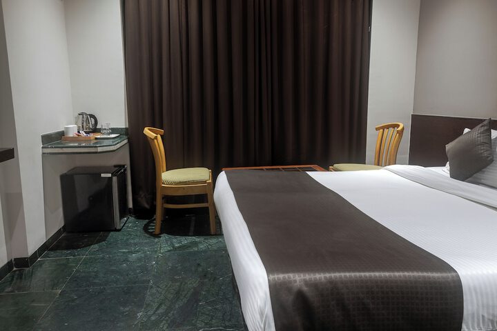 Room 17 of 94