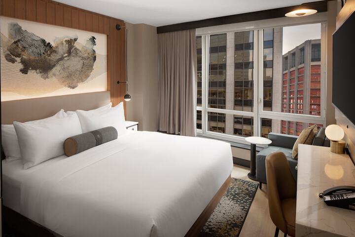 1 King Premium High Floor (1 of 12)