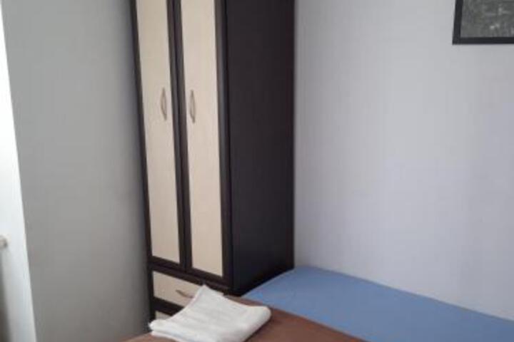 Riskyoff Hotel