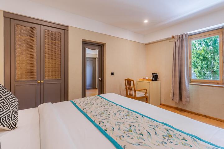 Room 9 of 28