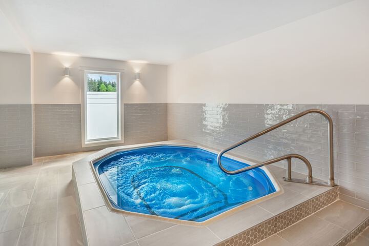 Pool 118 of 166
