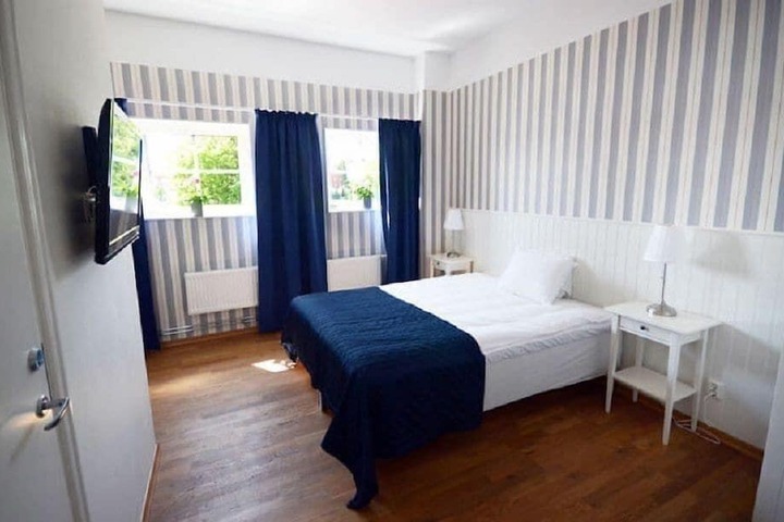 Room 10 of 14
