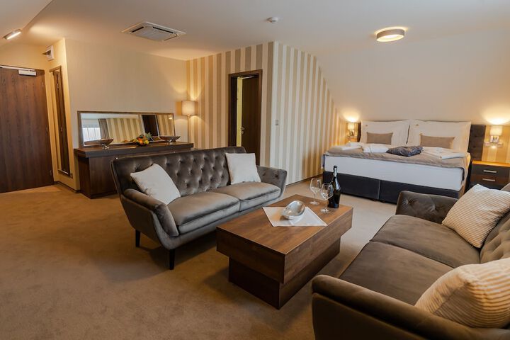 Room 10 of 42