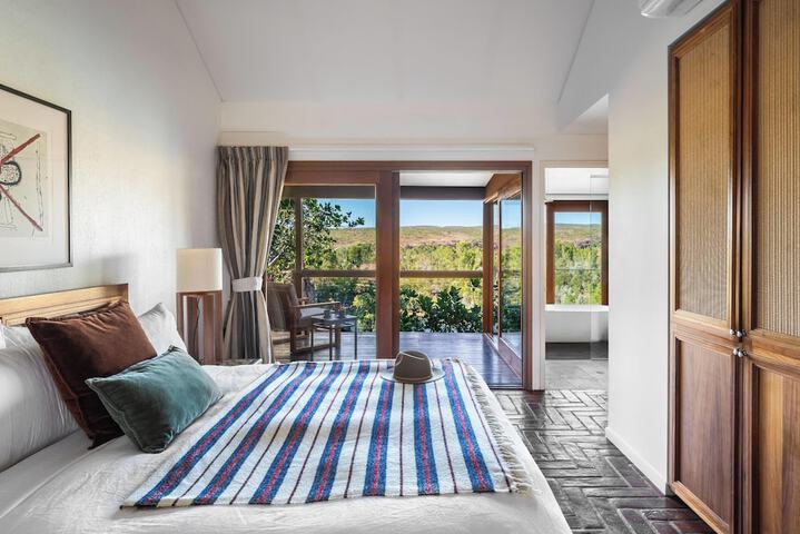 Room 5 of 28