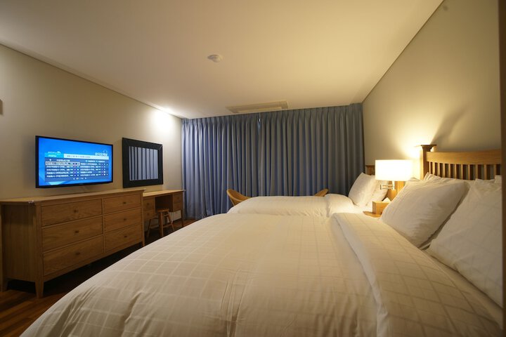 Room 12 of 35