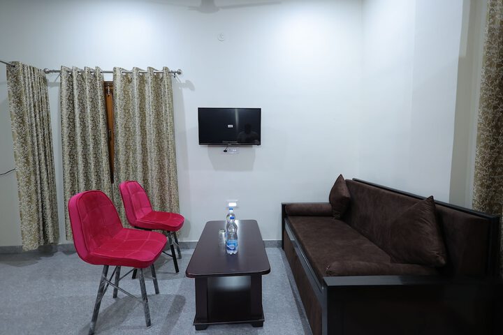 Room 53 of 83