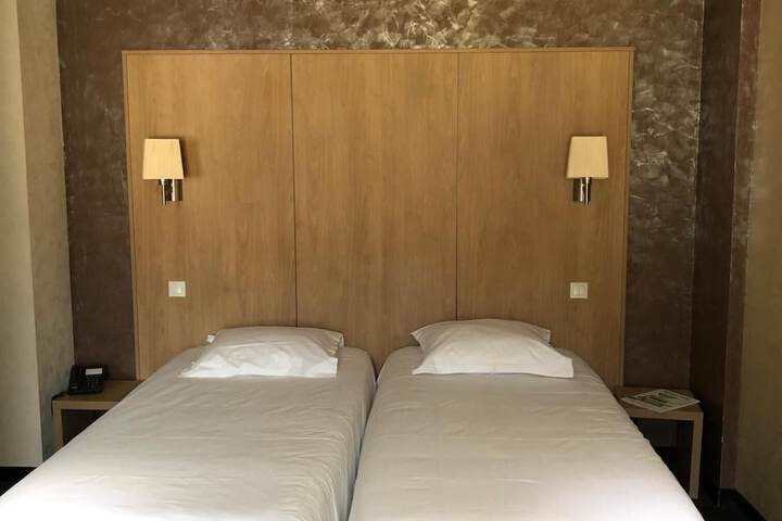 Room 28 of 62
