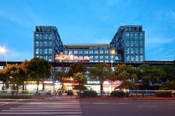 Qingteng Yisu Hotel (Ningbo Passenger Transport Center Subway Station)