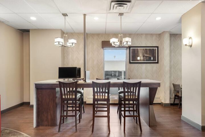 Business Center 62 of 66