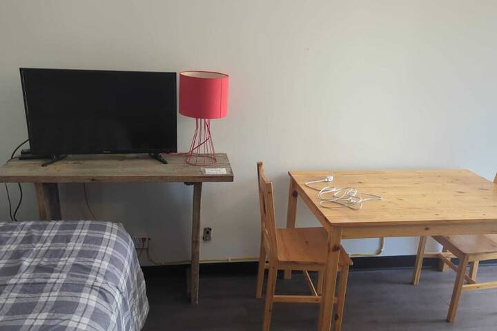 Room 4 of 16