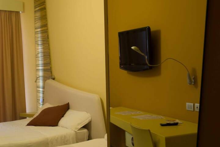 Room 5 of 153