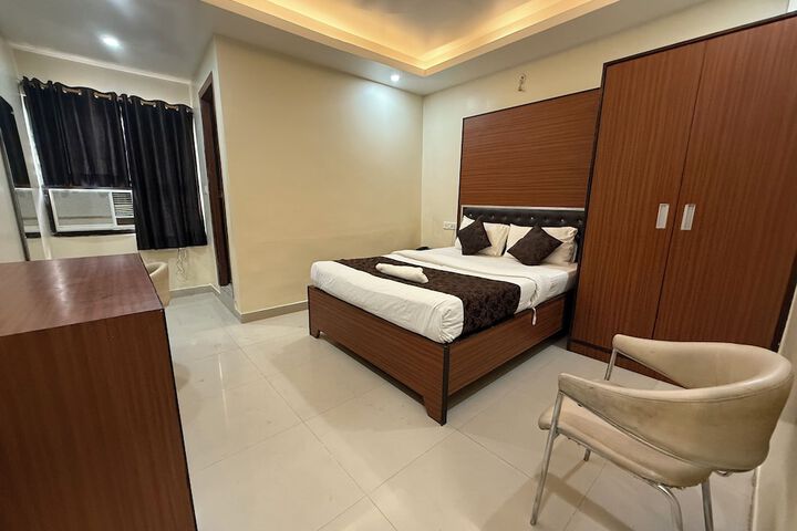 Room 18 of 32