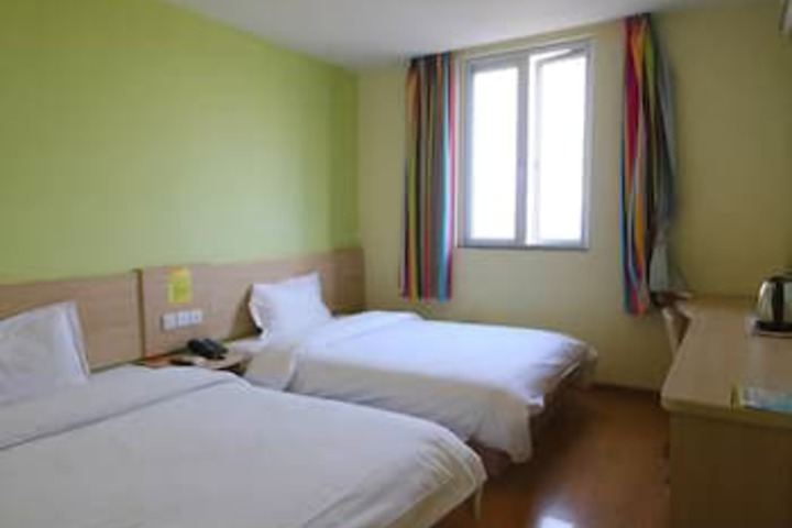 Room 7 of 8