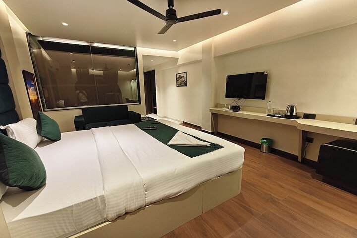 Room 27 of 90