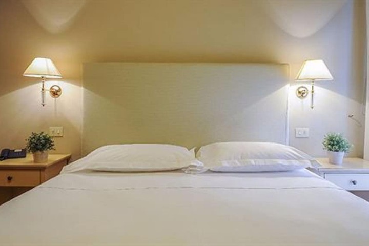 Room 5 of 43