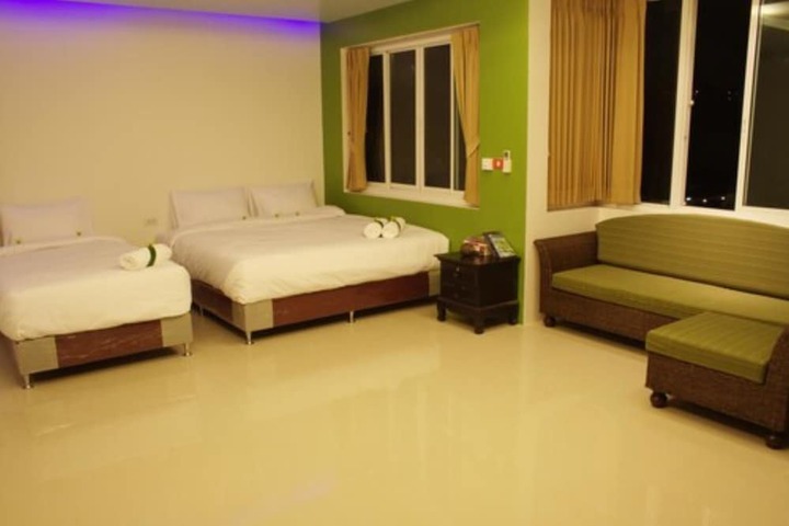Room 3 of 83