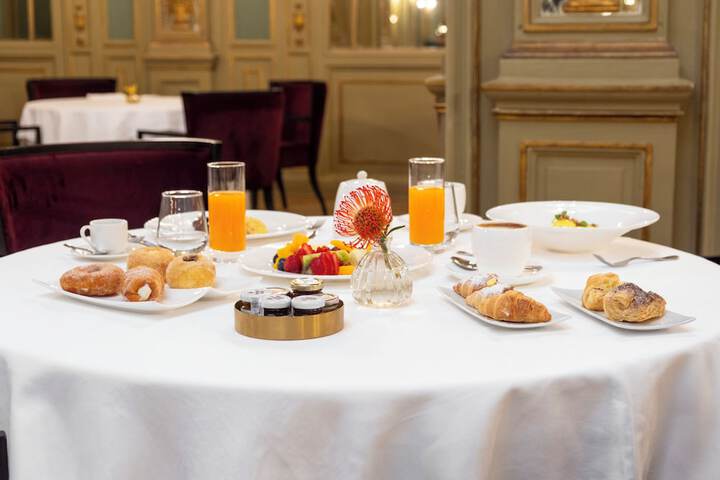 Breakfast/Coffee Service 106 of 146