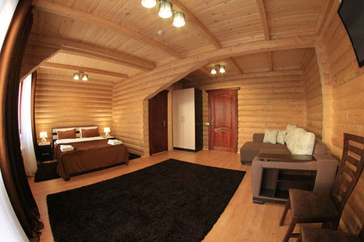 Room 5 of 76