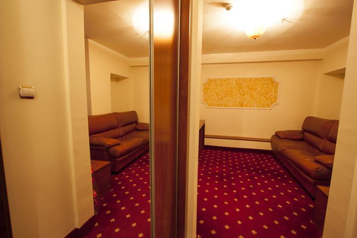 Room 13 of 34