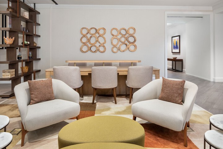 Lobby lounge