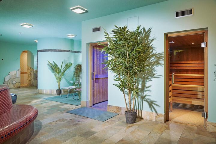Pools & Facilities