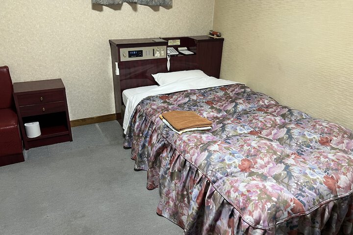Room 4 of 25