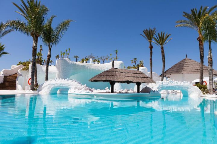 Pool Hotel