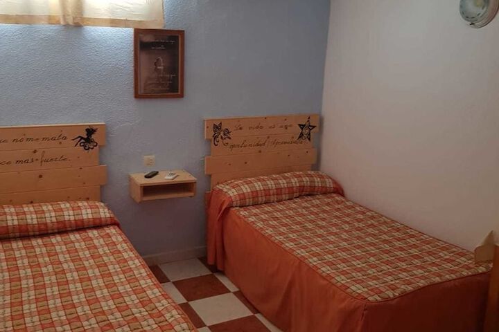 Room 5 of 16