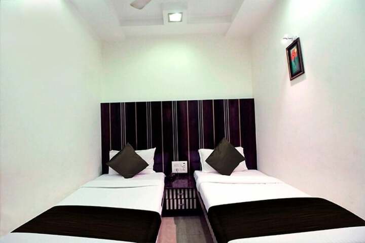 Room 10 of 18