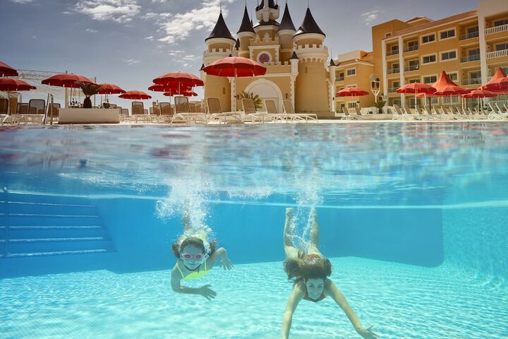 Pool Hotel
