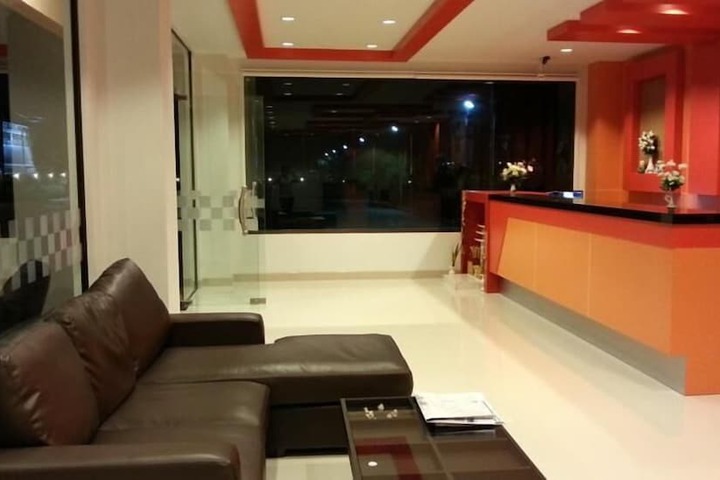 Entrance & Lobby