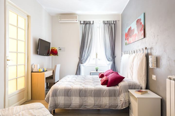 Room 10 of 37