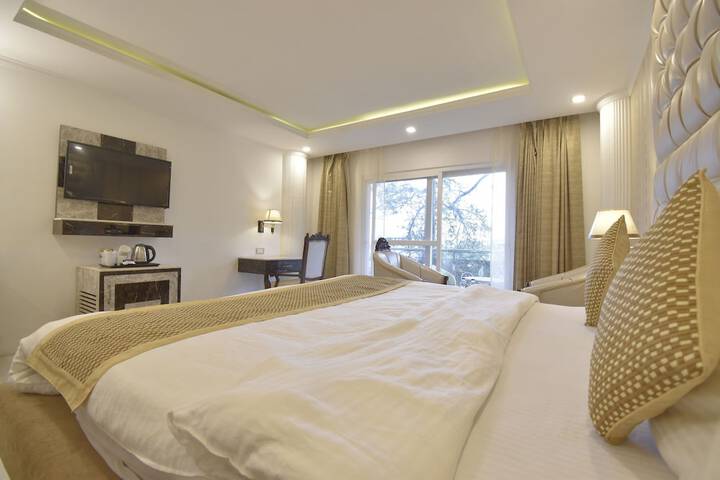 Room 52 of 111