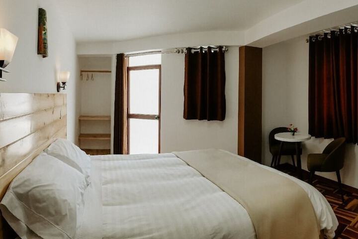 Room 4 of 16