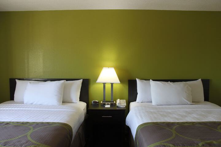 2 Queen Beds (5 of 21)