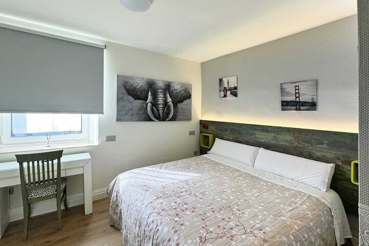 Room 10 of 37