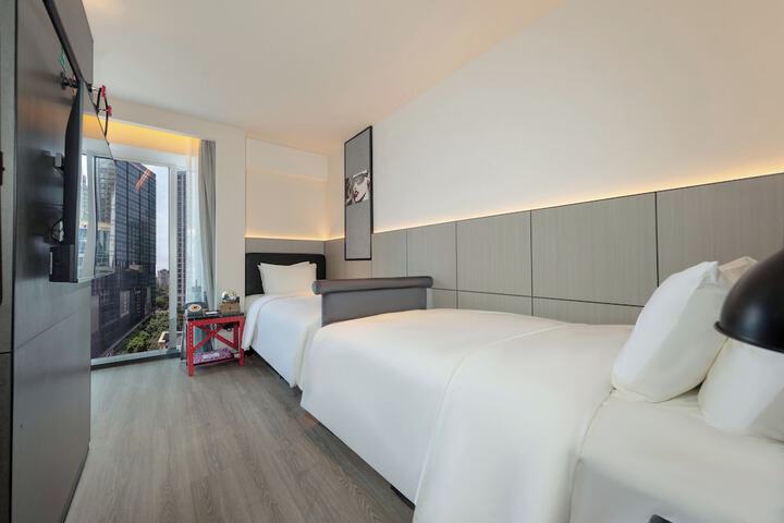 Room 48 of 96