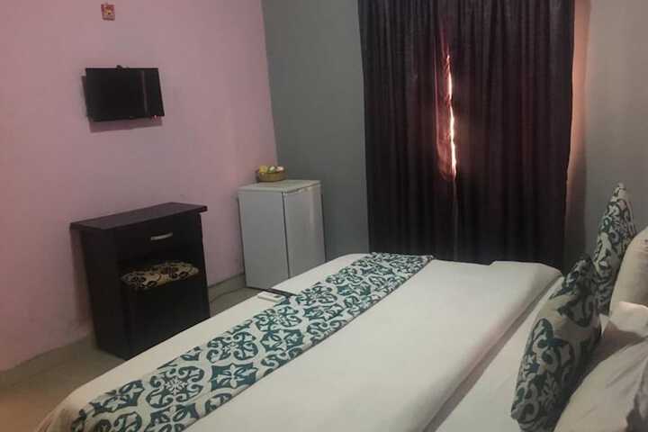 Room 7 of 11