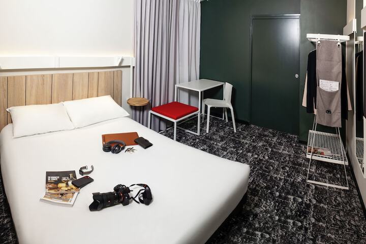 Room 4 of 39