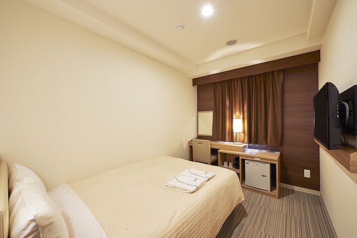 Room 6 of 25