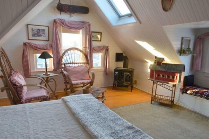 Room 4 of 130