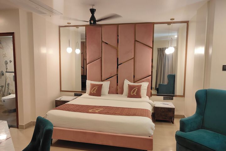 Room 9 of 30
