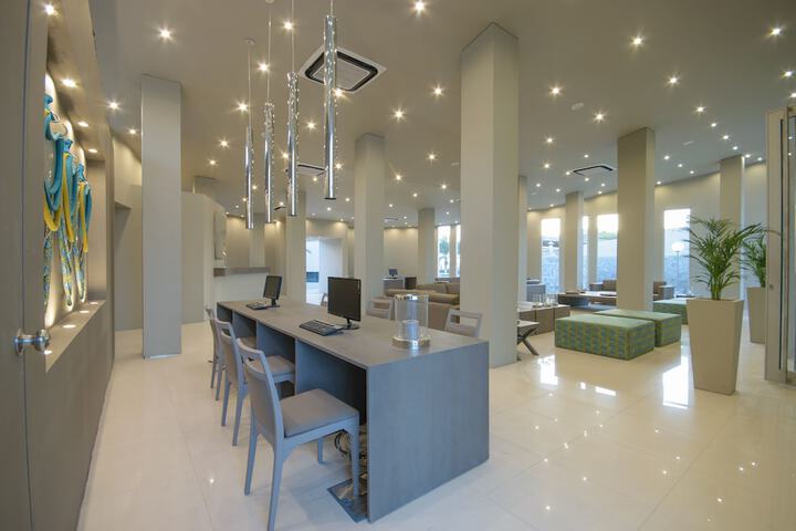 Entrance & Lobby
