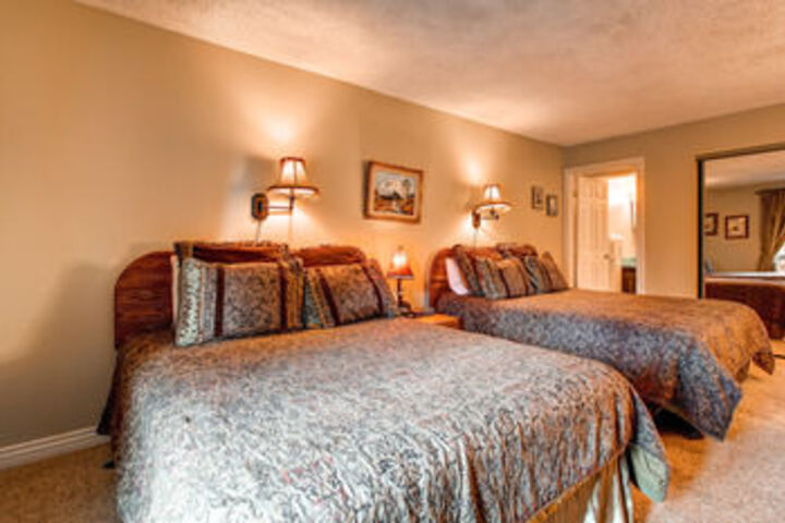 Room 32 of 80