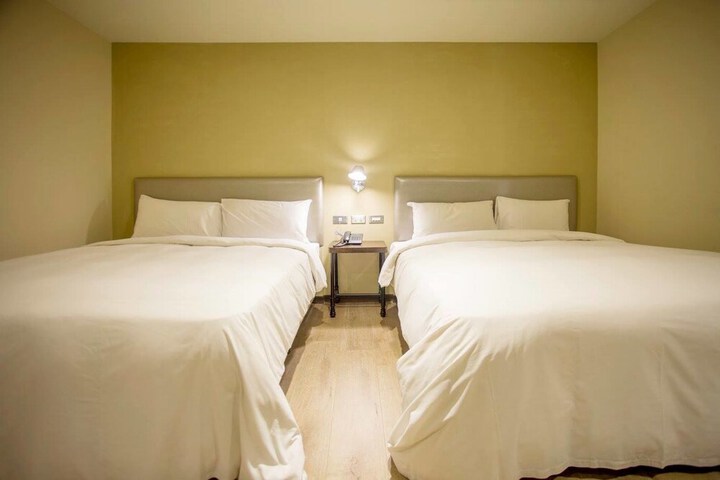 Room 8 of 32